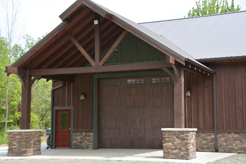 Barn with king post truss. Timber truss manufacturers