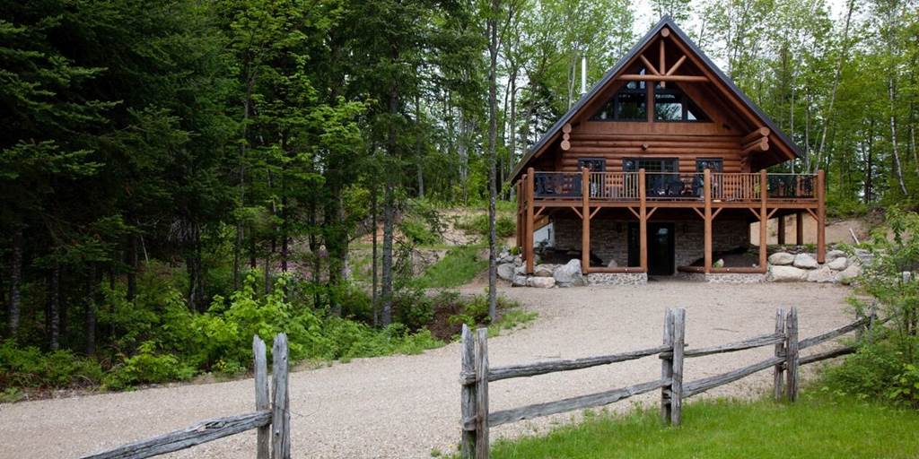 Maintained log home.