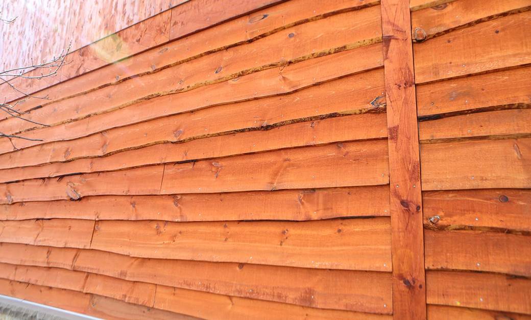 Wavy edge siding